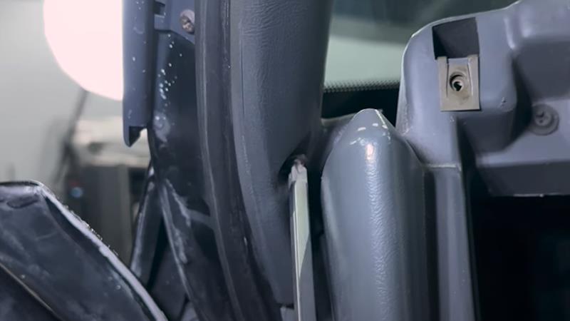 1979-1986-fox-body-mustang-a-pillar-trim-kit-install_5d3725c3.jpg (800&times;450)