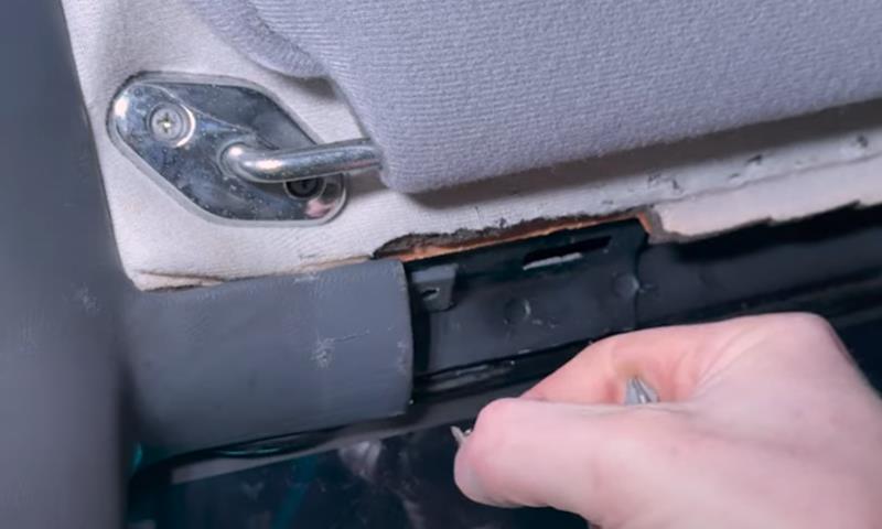 1979-1986-fox-body-mustang-a-pillar-trim-kit-install_8beba4f3.jpg (800&times;480)