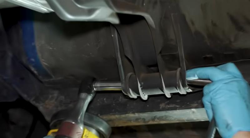 1979-1993-fox-body-mustang-how-to-install-tkx-transmission_a2291835.jpg (800&times;444)