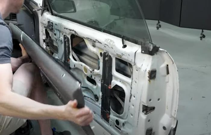 1981-1988-fox-body-mustang-convertible-t-top-run-channel-weatherstrip-install_099625bb.jpg (700×450)