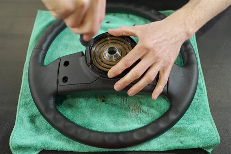 1987-1989-fox-body-mustang-how-to-remove-install-steering-wheel_a3d1c0ff.jpg (800×533)