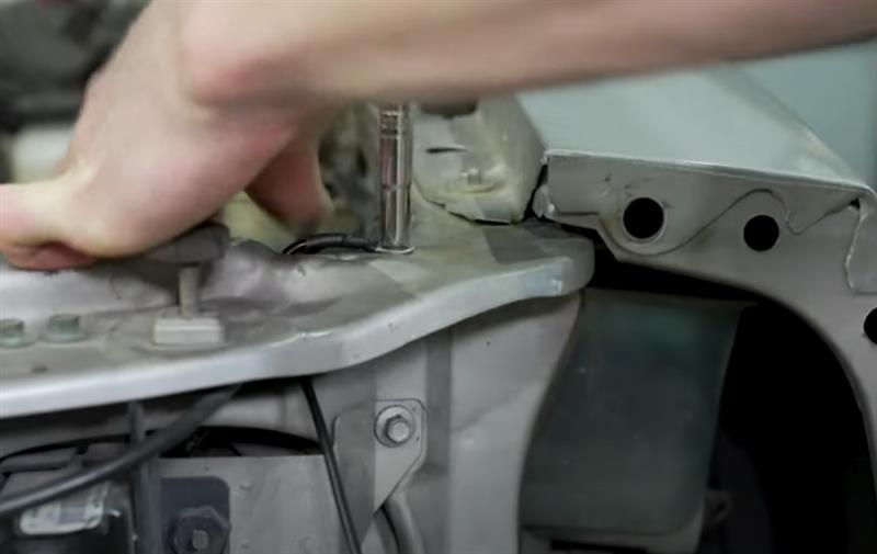 1987-1993-fox-body-mustang-headlight-relay-harness-install_3fde7d8d.jpg (800&times;505)