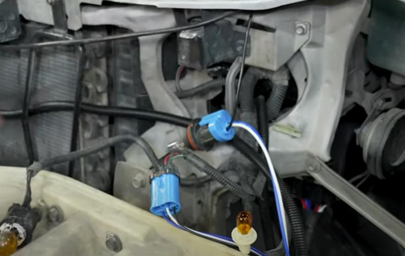 1987-1993-fox-body-mustang-headlight-relay-harness-install_48dbf38a.jpg (800&times;505)