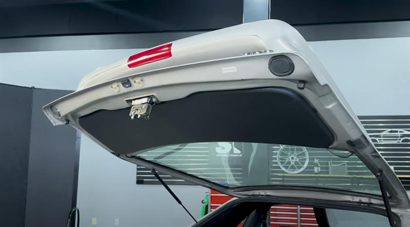 1987-1993-fox-body-mustang-upper-hatch-trim-panel-install_6a0421c4.jpg (800×444)
