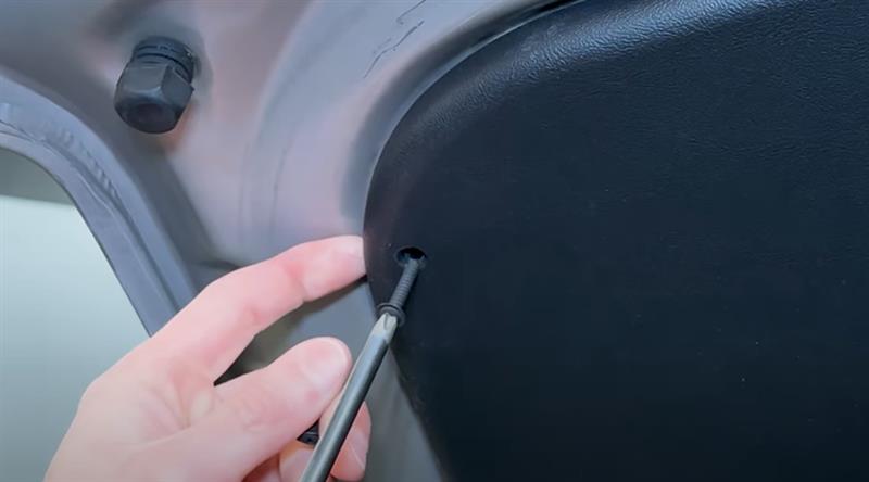 1987-1993-fox-body-mustang-upper-hatch-trim-panel-install_a97d7e5a.jpg (800×444)