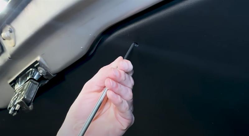 1987-1993-fox-body-mustang-upper-hatch-trim-panel-install_e5dbaace.jpg (800×439)