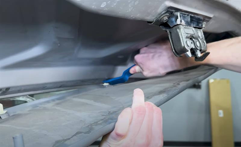 1987-1993-fox-body-mustang-upper-hatch-trim-panel-install_ef744a47.jpg (800×489)