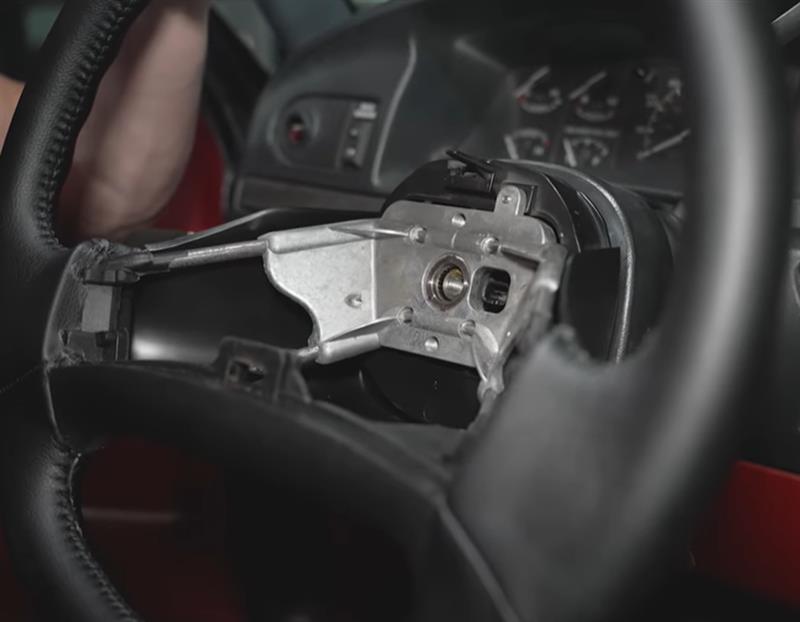 1992-1993-bronco-1993-svt-lightning-steering-wheel-removal-installation_535840ed.jpg (800×622)