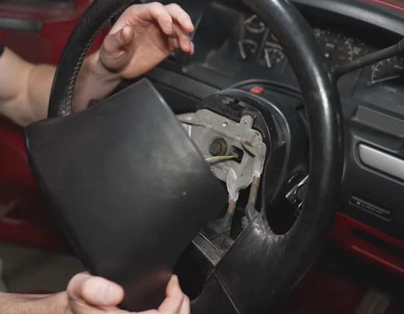 1992-1993-bronco-1993-svt-lightning-steering-wheel-removal-installation_6d804346.jpg (800×622)