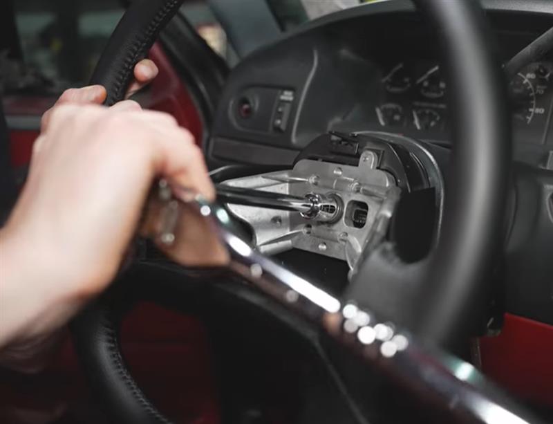 1992-1993-bronco-1993-svt-lightning-steering-wheel-removal-installation_aba13d85.jpg (800×613)