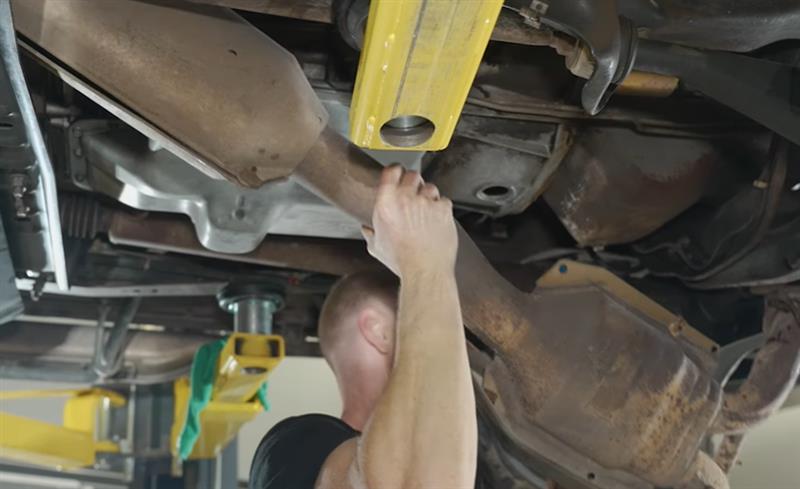1992-1996-obs-ford-bronco-bassani-midpipe-catback-exhaust-install_09226346.jpg (800&times;489)