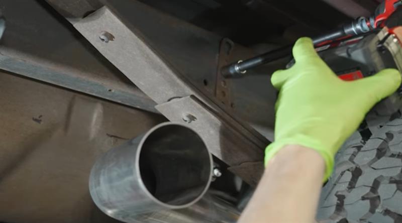 1992-1996-obs-ford-bronco-bassani-midpipe-catback-exhaust-install_4ae6b973.jpg (800&times;444)
