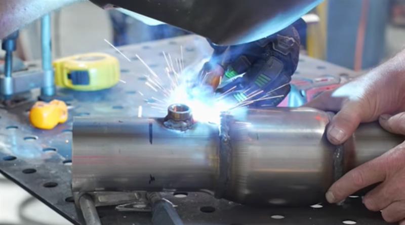 1992-1996-obs-ford-bronco-bassani-midpipe-catback-exhaust-install_e8fadb44.jpg (800&times;444)