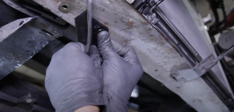 1994-2004-mustang-radiator-air-deflector-installation_67c3fd83.jpg (800&times;385)
