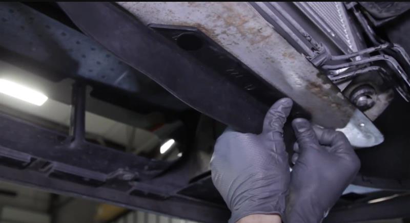 1994-2004-mustang-radiator-air-deflector-installation_b69f5294.jpg (800&times;436)
