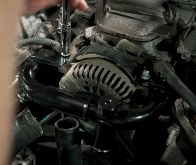 1996-2004-mustang-4v-46-replacement-coolant-crossover-tube-install-instructions_0e337dfe.jpg (671&times;564)