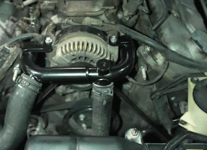 1996-2004-mustang-4v-46-replacement-coolant-crossover-tube-install-instructions_1e68c970.jpg (700&times;508)