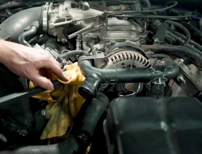 1996-2004-mustang-4v-46-replacement-coolant-crossover-tube-install-instructions_3b2cf57a.jpg (705&times;537)