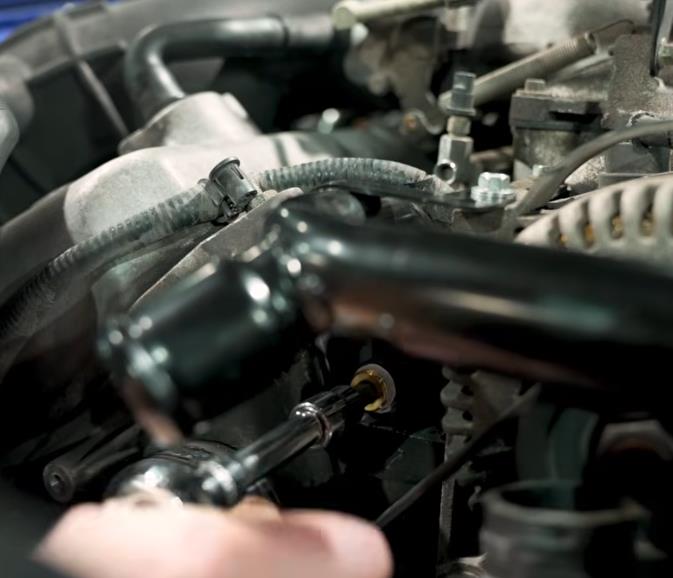 1996-2004-mustang-4v-46-replacement-coolant-crossover-tube-install-instructions_68213747.jpg (673&times;578)