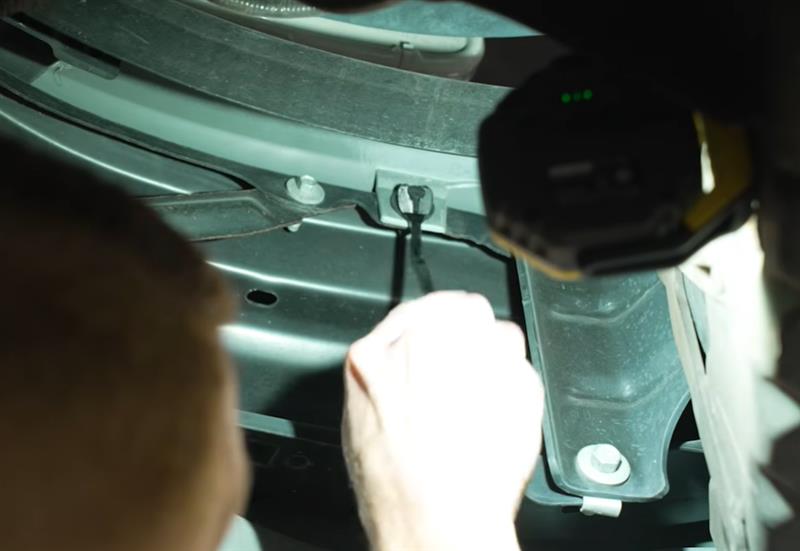 1999-2004-ford-svt-f150-lightning-front-bumper-installation_f4ed61e6.jpg (800&times;551)