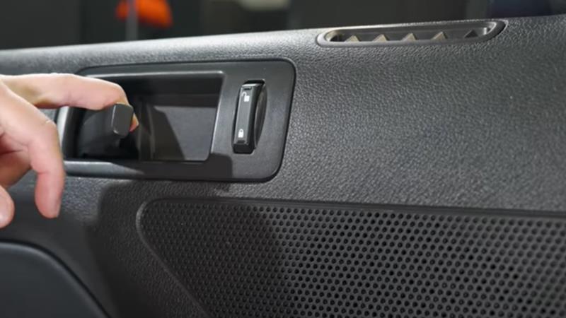 2005-2014-mustang-how-to-remove-door-panel_40252fac.jpg (800&times;450)