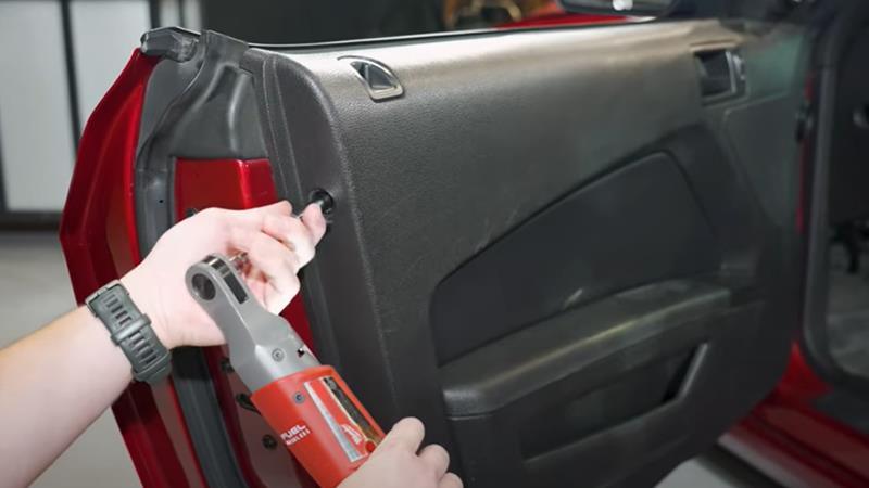 2005-2014-mustang-how-to-remove-door-panel_e4e7b969.jpg (800&times;450)