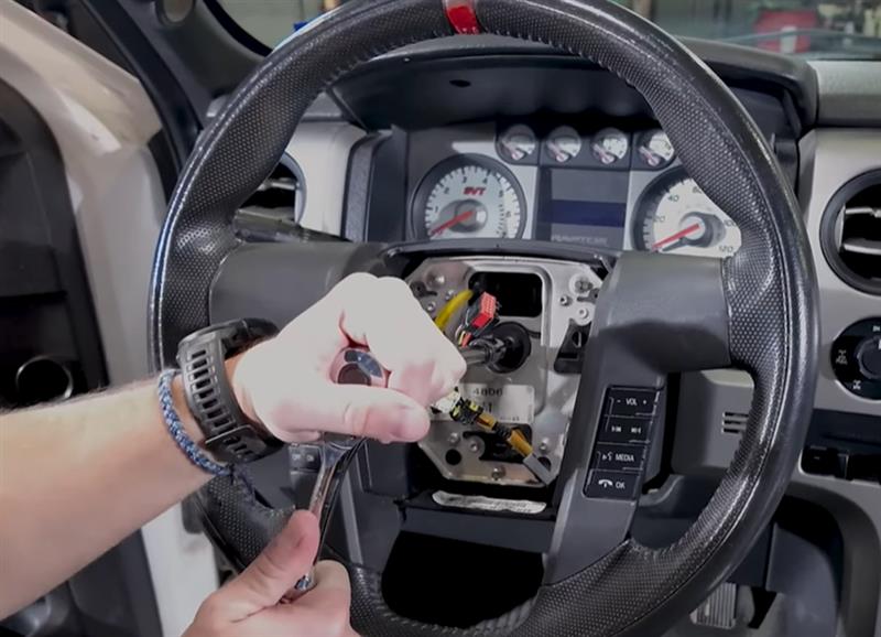 2010-2014-f150-raptor-sve-steering-wheel-install_19f65abe.jpg (800&times;578)