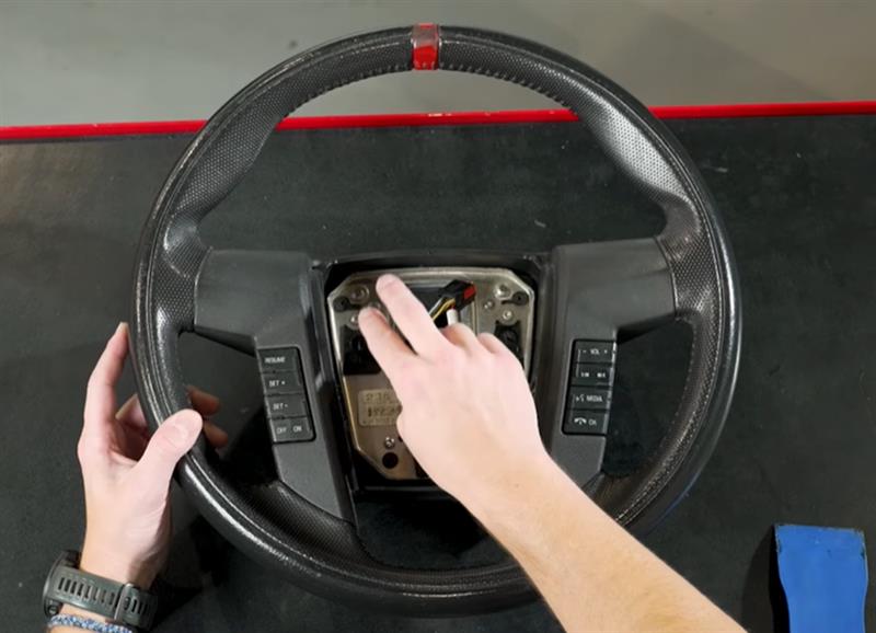 2010-2014-f150-raptor-sve-steering-wheel-install_38363972.jpg (800&times;578)