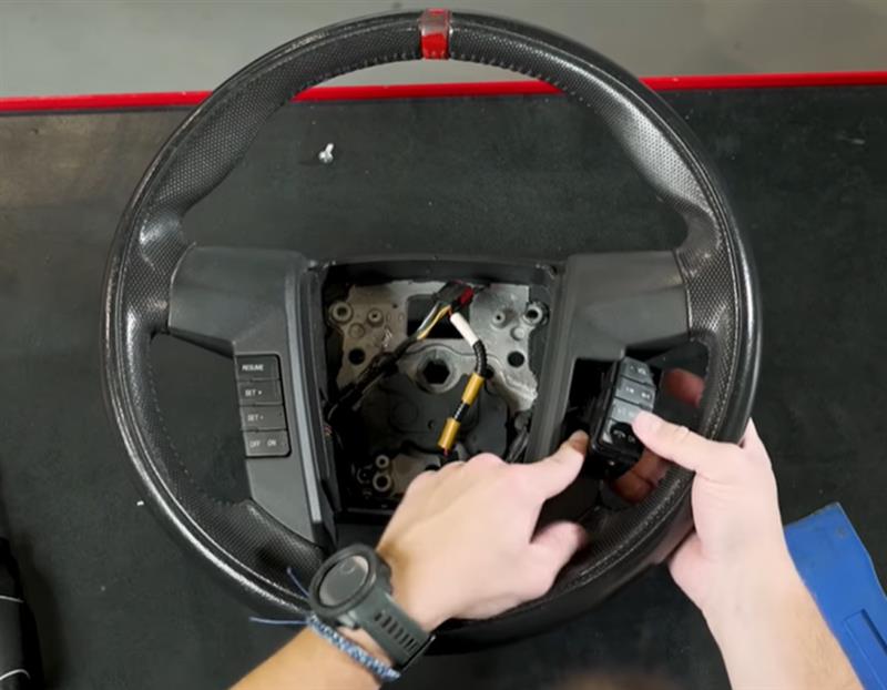 2010-2014-f150-raptor-sve-steering-wheel-install_3a043d58.jpg (800&times;622)