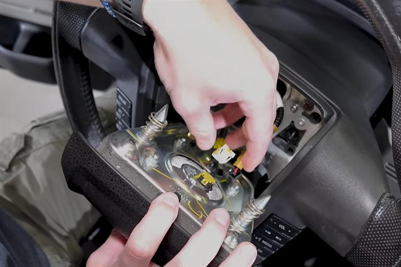 2010-2014-f150-raptor-sve-steering-wheel-install_663a850e.jpg (800&times;533)