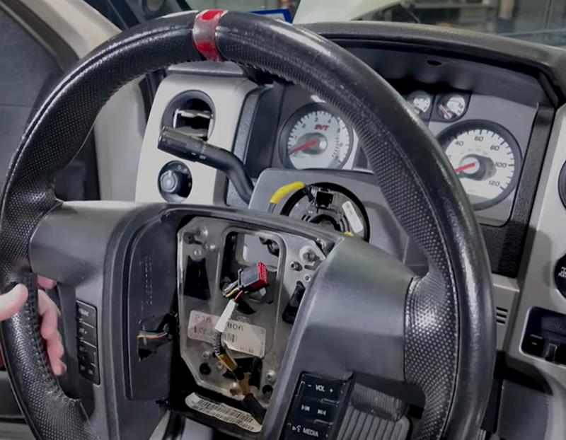 2010-2014-f150-raptor-sve-steering-wheel-install_d4fe0f76.jpg (800&times;622)