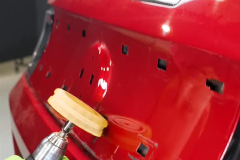 2010-2014-mustang-sve-smooth-decklid-panel-sve-63423a-installation_ab128a0a.jpg (800×533)