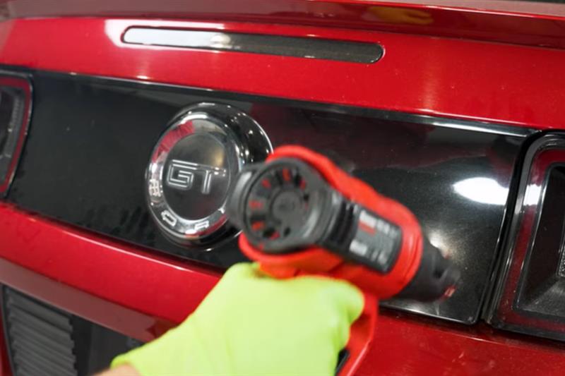2010-2014-mustang-sve-smooth-decklid-panel-sve-63423a-installation_f1e577cf.jpg (800×533)