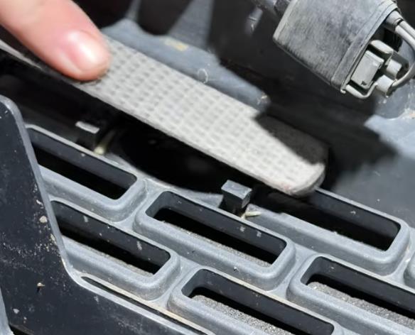 2010-2014-raptor-gen-1-grille-marker-light-repair-kit-how-to-install_230f0c8d.jpg (584&times;472)