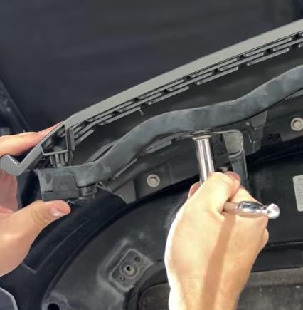 2010-2014-raptor-gen-1-grille-marker-light-repair-kit-how-to-install_6eb452ff.jpg (426&times;435)