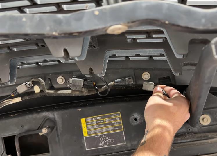 2010-2014-raptor-gen-1-grille-marker-light-repair-kit-how-to-install_9dccfc32.jpg (747&times;539)