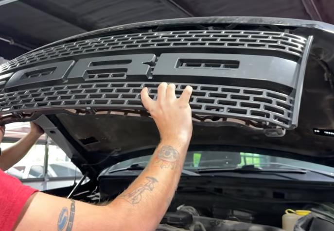 2010-2014-raptor-gen-1-grille-marker-light-repair-kit-how-to-install_e6c4bc6d.jpg (687&times;476)