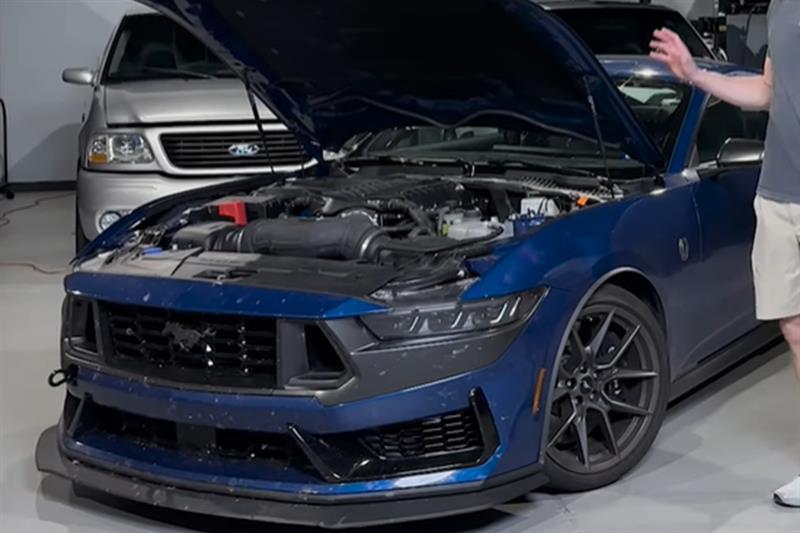 2025-mustang-dark-horse-supercharged-track-day-at-motorsports-park-hastings_78e65f4c.jpg (800×533)