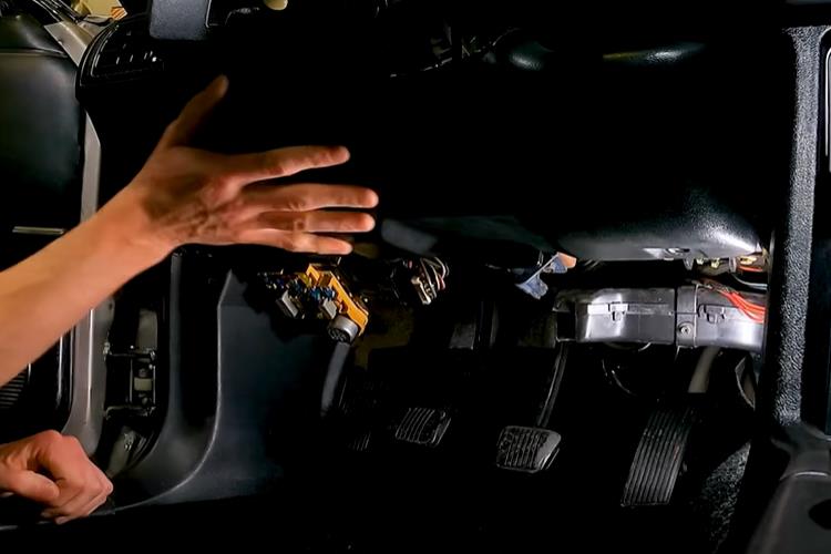 how-to-install-foxlox-keyless-entry-system-1985-1993-fox-body-mustang_f4c5f935.jpg (750×500)