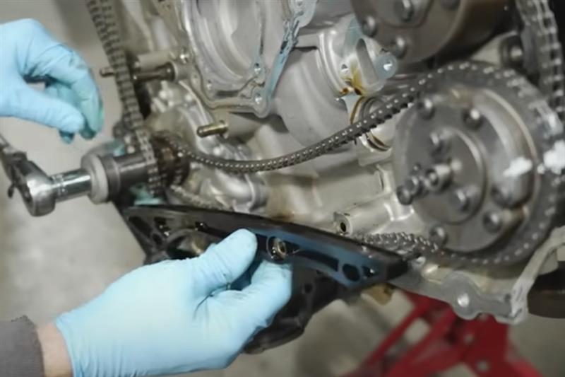 how-to-install-gen-2-coyote-oil-pump-gears-crank-sprocket_0584e55d.jpg (800&times;533)