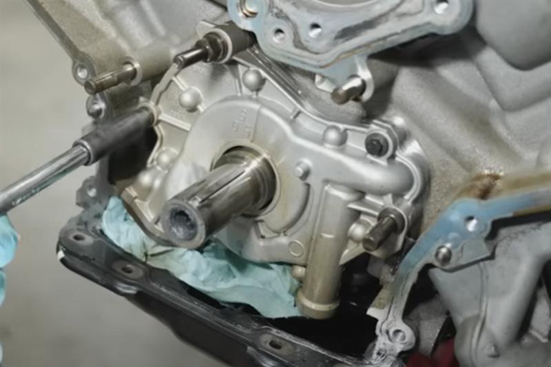 how-to-install-gen-2-coyote-oil-pump-gears-crank-sprocket_16c96a40.jpg (800&times;533)