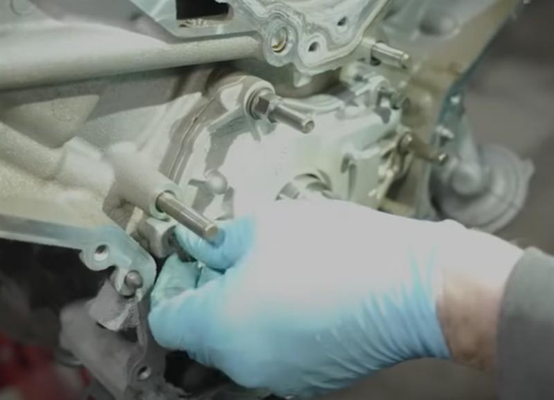 how-to-install-gen-2-coyote-oil-pump-gears-crank-sprocket_34b00fdd.jpg (800&times;578)