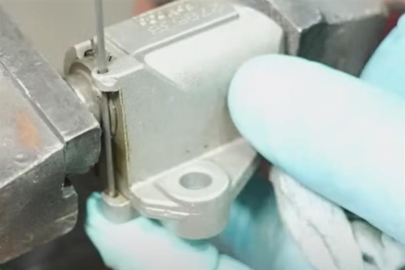 how-to-install-gen-2-coyote-oil-pump-gears-crank-sprocket_86381a68.jpg (800&times;533)