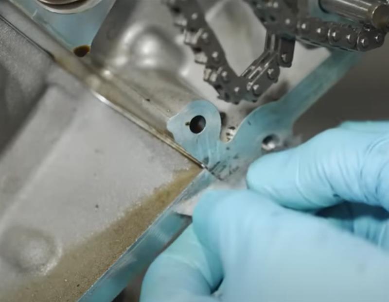 how-to-install-gen-2-coyote-oil-pump-gears-crank-sprocket_984f412a.jpg (800&times;622)