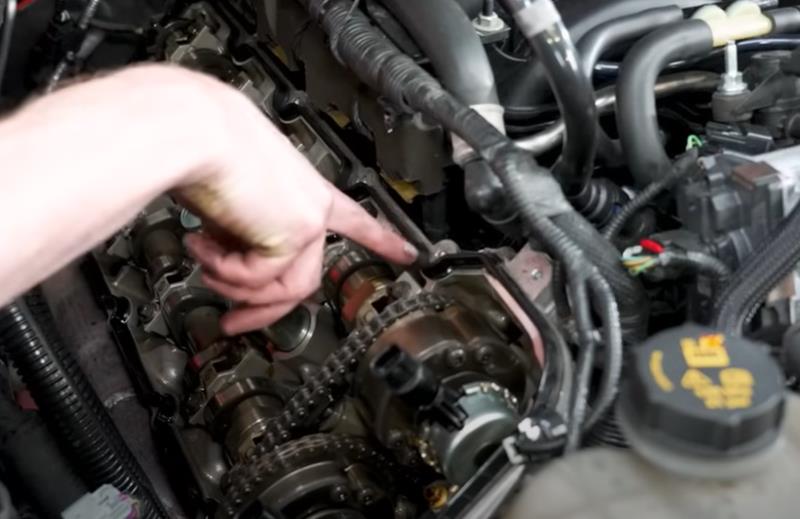 how-to-install-gt500-predator-aluminum-cam-covers-gen-1-2-coyote-engine_0179d1f7.jpg (800×519)