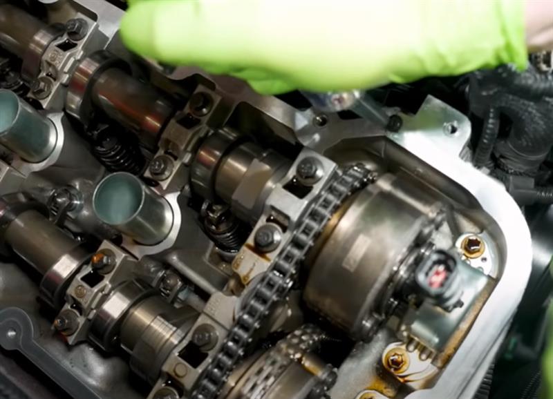 how-to-install-gt500-predator-aluminum-cam-covers-gen-1-2-coyote-engine_ef010384.jpg (800×578)