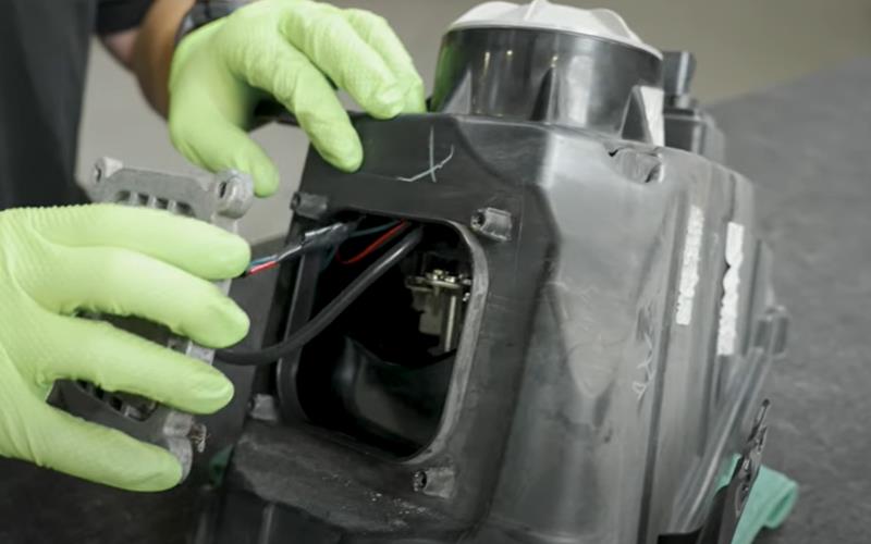 how-to-install-hid-projector-headlights-2013-2014-mustang-s197_6ec532f1.jpg (800&times;500)