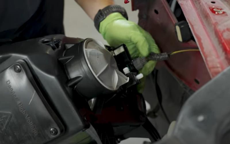 how-to-install-hid-projector-headlights-2013-2014-mustang-s197_6ec6182a.jpg (800&times;500)