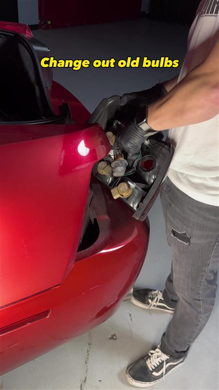  How To Remove 1999-2004 Mustang Taillights -  How To Remove 1999-2004 Mustang Taillights
