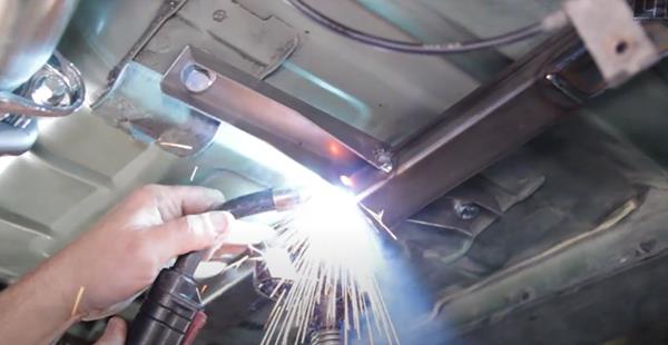 install-mustang-full-length-subframe-connectors_326e44a3.jpg (600&times;310)